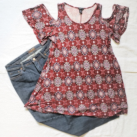 Rue21 Cold Shoulder Swing Line Top – M - Picture 2 of 5